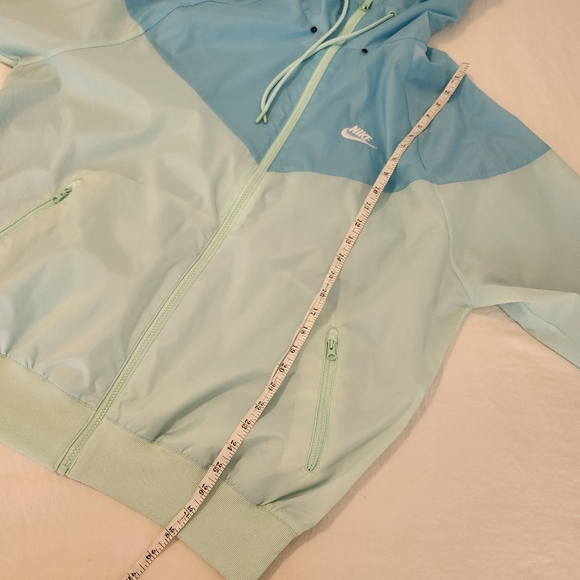 Nike Essentials Windrunner Windbreaker Jacket Mint Foam/Blue Chill DA0001-379 - Picture 9 of 15